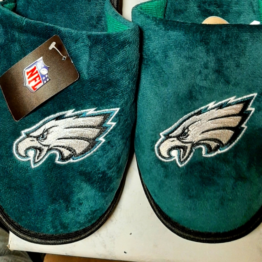 Philadelphia Eagles Slippers NWT